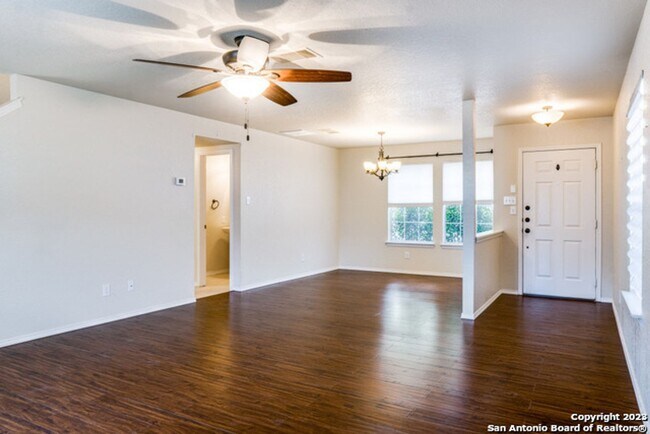 Foto del edificio - 3 Bedroom 2 1/2 bath Bridgewood Subdivision