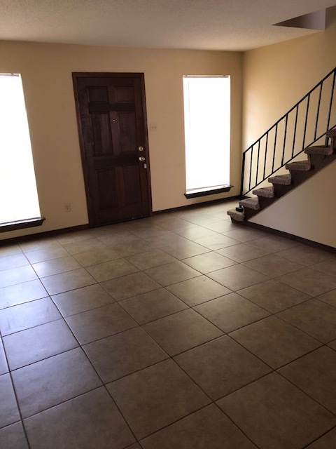 Building Photo - 1226 Park Dr