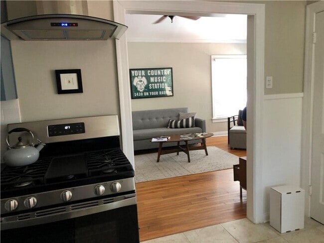 Building Photo - 2920 Windsor Rd