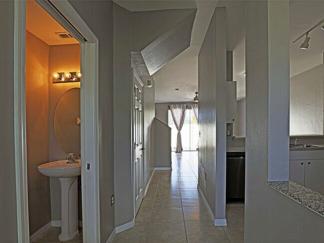 Building Photo - Forest Lake Townhomes 3605-107