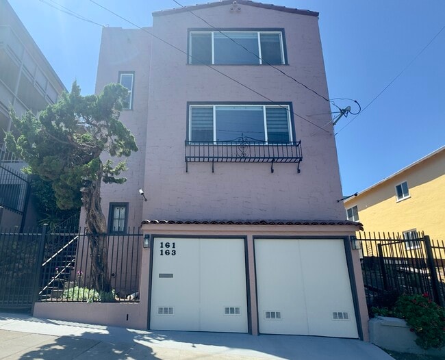 Building Photo - 161 Perry Pl