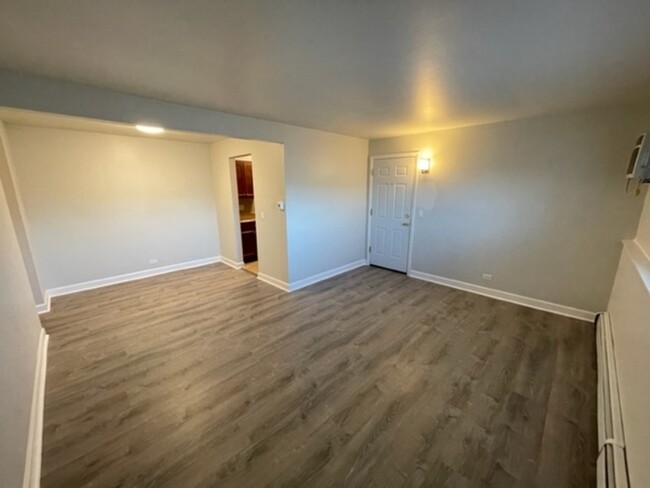 Foto del edificio - 932 W Rollins Rd