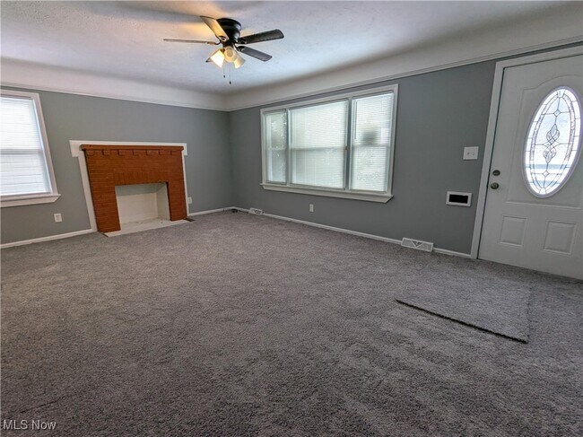 Building Photo - 16401 Home Ave