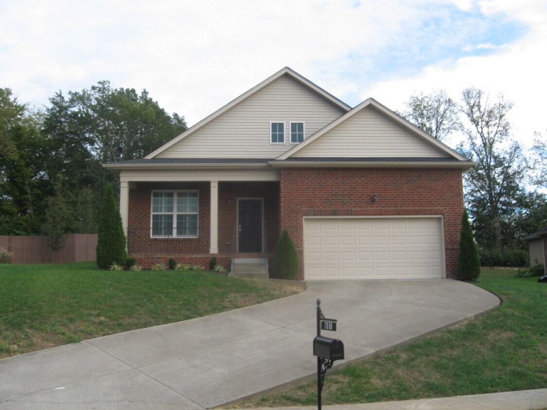 Primary Photo - 1066 Oakhall Dr