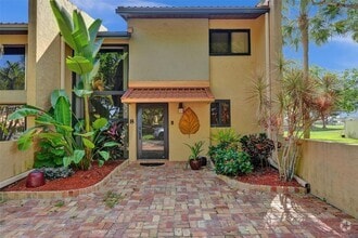 Building Photo - 700 E Coco Plum Cir