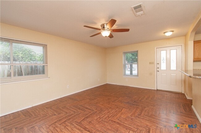 Foto del edificio - 5011 White Rock Dr