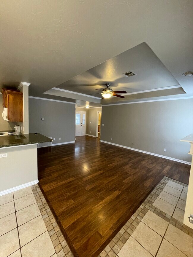 Building Photo - 1102 Lauren Ln