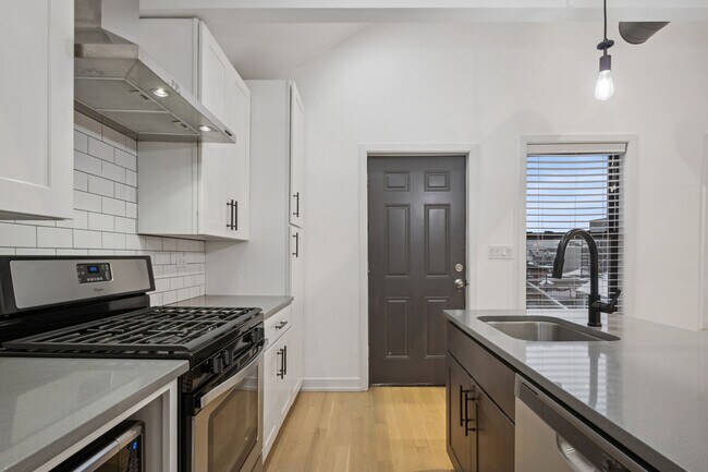 Foto del edificio - 1242 W Huron St