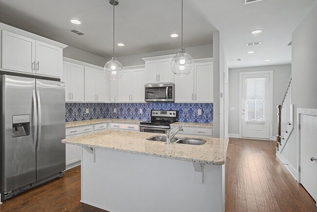 Foto del edificio - 766 Cottage Park Dr