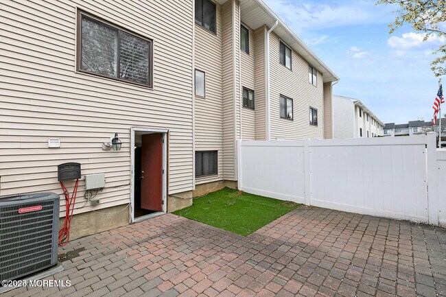 Foto del edificio - 173 Clubhouse Dr