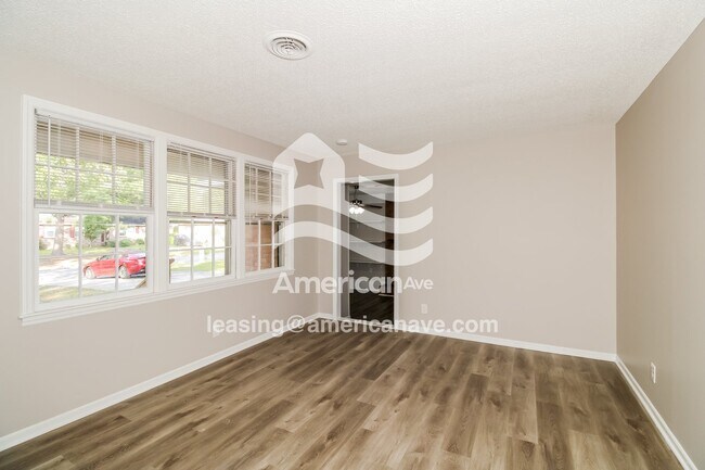 Foto del edificio - 200 Bob White Ave