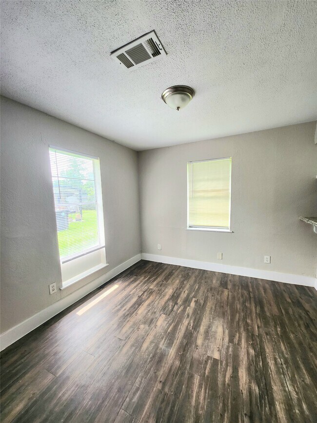 Foto del edificio - 9110 Kentshire Dr