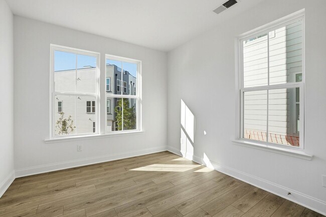 Foto del edificio - Stunning 3-story Brand New townhome!