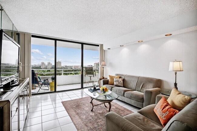 Foto del edificio - 20355 NE 34th Ct