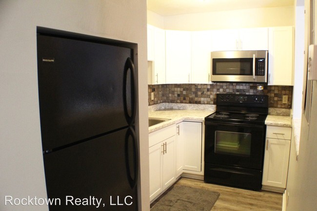 Building Photo - 1446 Bradley Dr