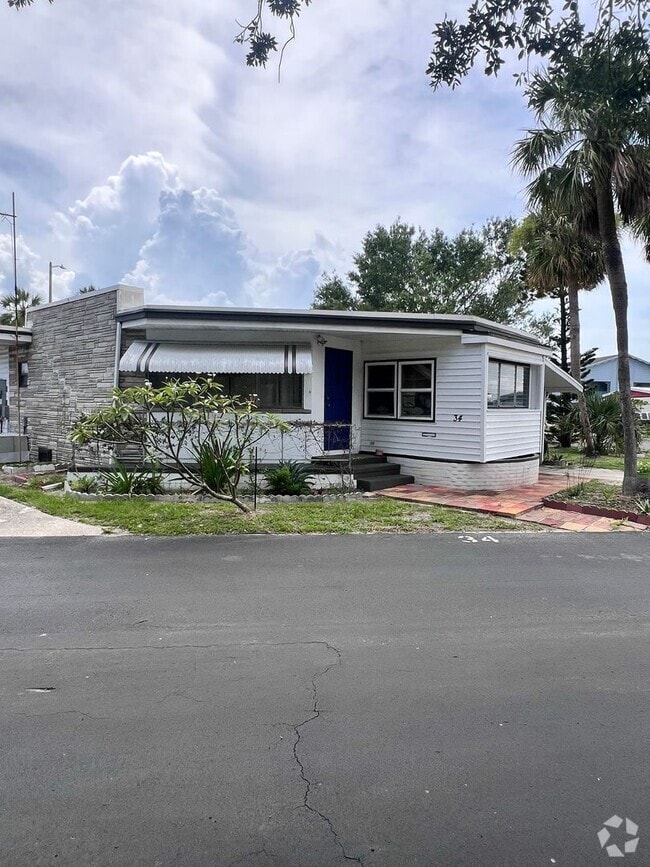 Building Photo - 4851 W Gandy Blvd