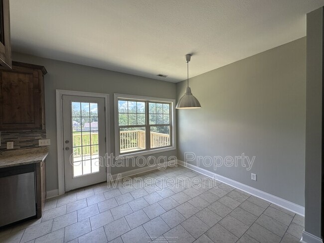 Building Photo - 9936 Falcon Crest Dr