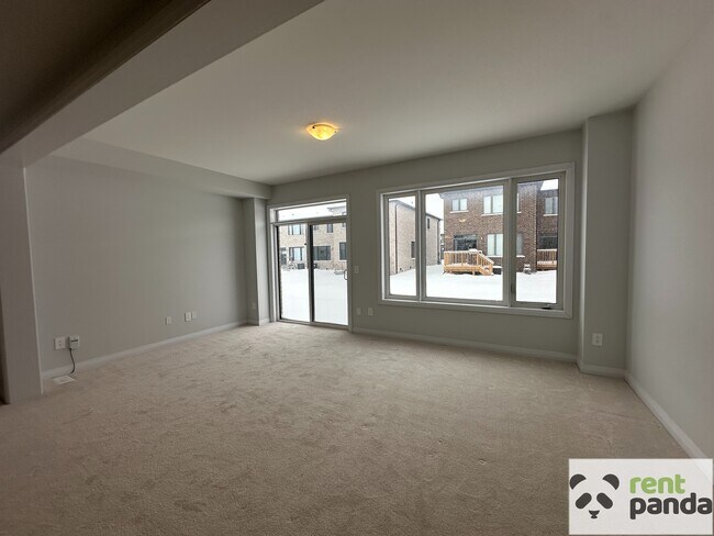 Building Photo - Keenan St Townhouse