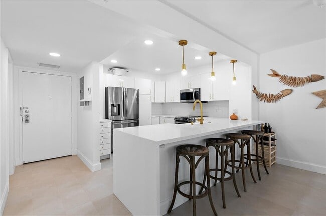 Building Photo - 3500 Galt Ocean Dr