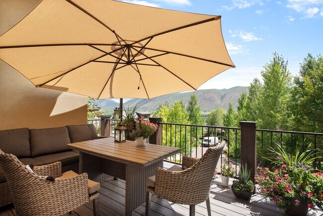 Foto del edificio - 751 Promontory Ln