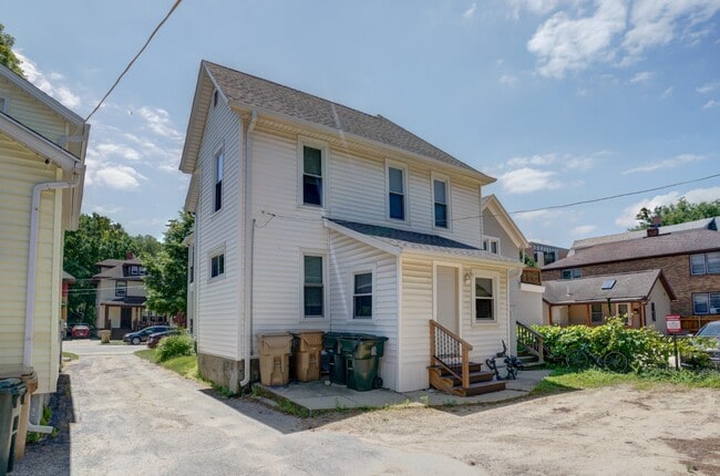 Building Photo - 538 W Wilson St