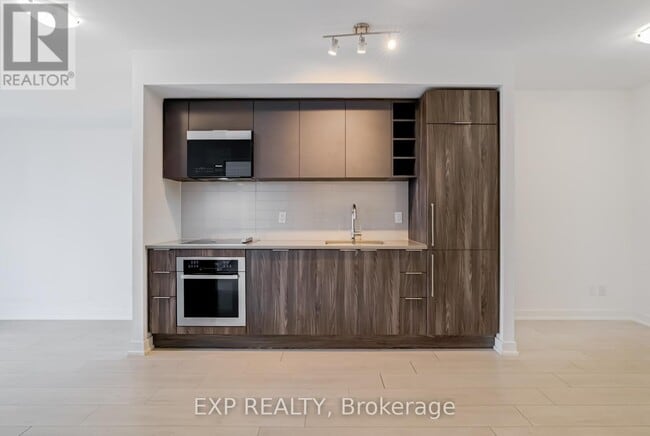 Building Photo - 2033 Kennedy Rd