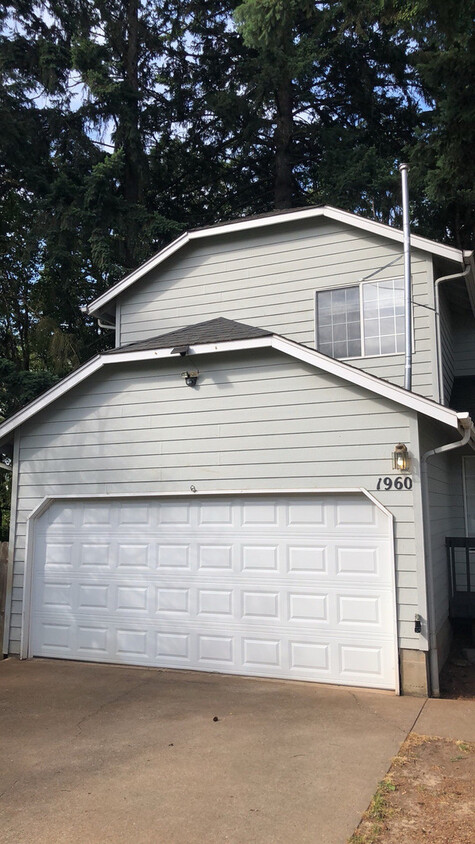 Primary Photo - Desirable South Salem Home on Huge Lot! Ne...