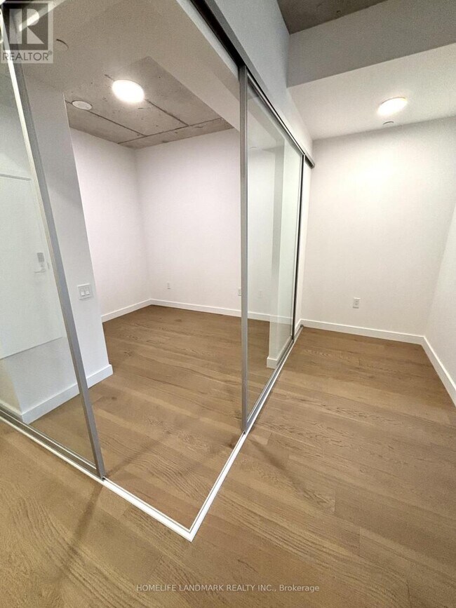 Photo du bâtiment - 1720 Bayview Ave