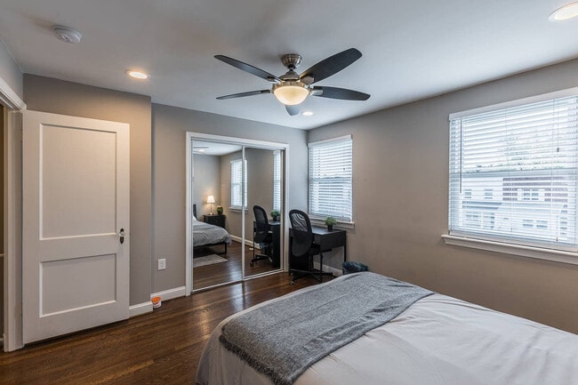 Foto del edificio - 3277 Montrose Ave