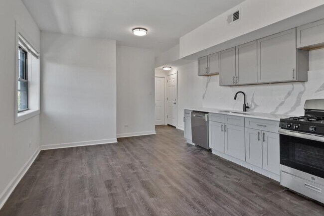 Foto del edificio - 2 bedroom in Chicago IL 60647