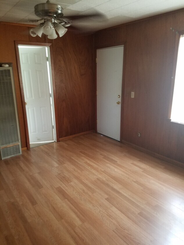 2404 Avenue E, Nederland, TX 77627 House for Rent in Nederland, TX