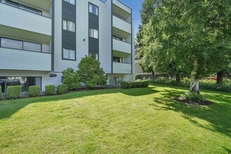 Building Photo - Queenston Manor Apartments