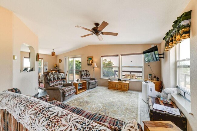 Foto del edificio - 37458 Modoc Point Rd