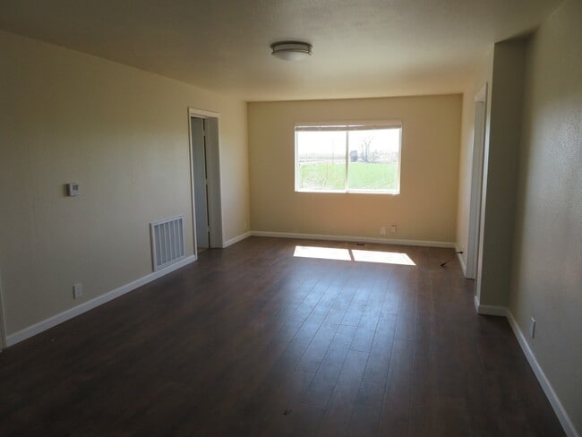 Building Photo - 4177 W Muller Rd