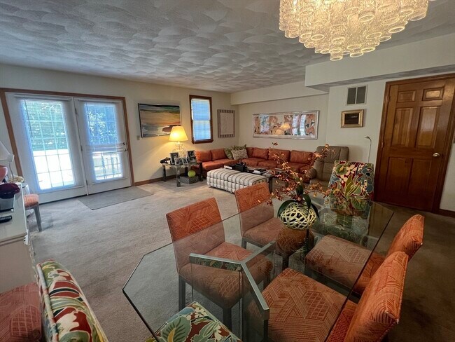 Building Photo - 1050 Chestnut St