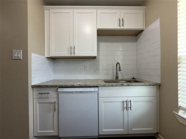 Building Photo - 5550 N Braeswood Blvd