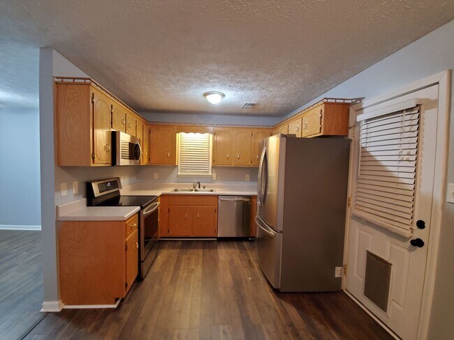 Foto del edificio - $1250 - 3 Bedroom 1 Bath Home offering Sunroom!