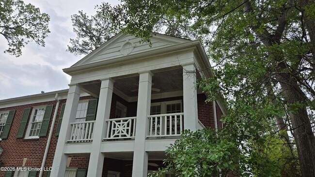 Building Photo - 785 Pinehurst St