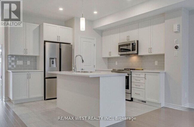 Building Photo - 1026 Kijik Cres