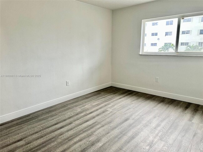 Foto del edificio - 13280 NE 6th Ave