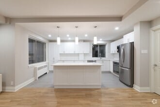 Building Photo - 4555 Av. Bonavista