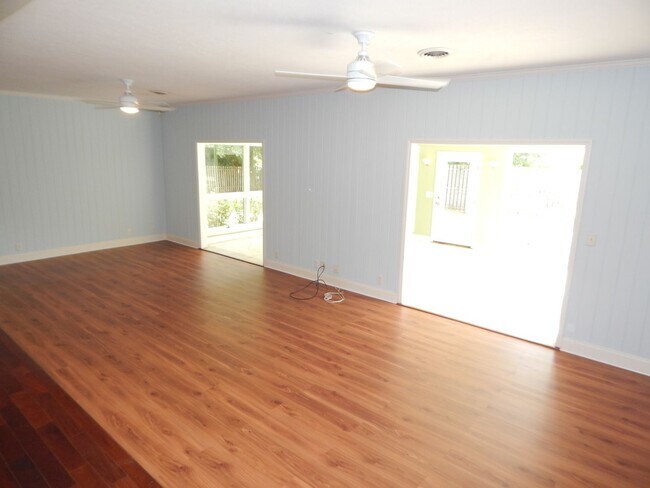 Foto del edificio - Spacious home in Pine Valley.