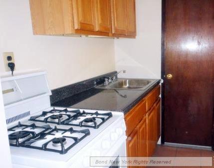 Primary Photo - 225 E 83rd St