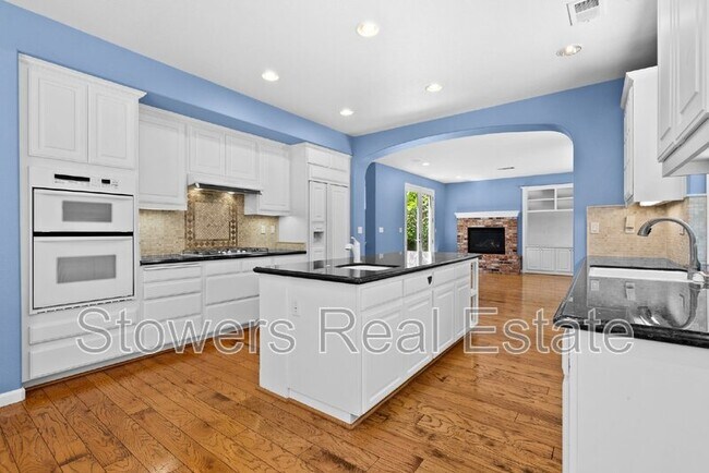 Photo - 1108 Bellingham Square House