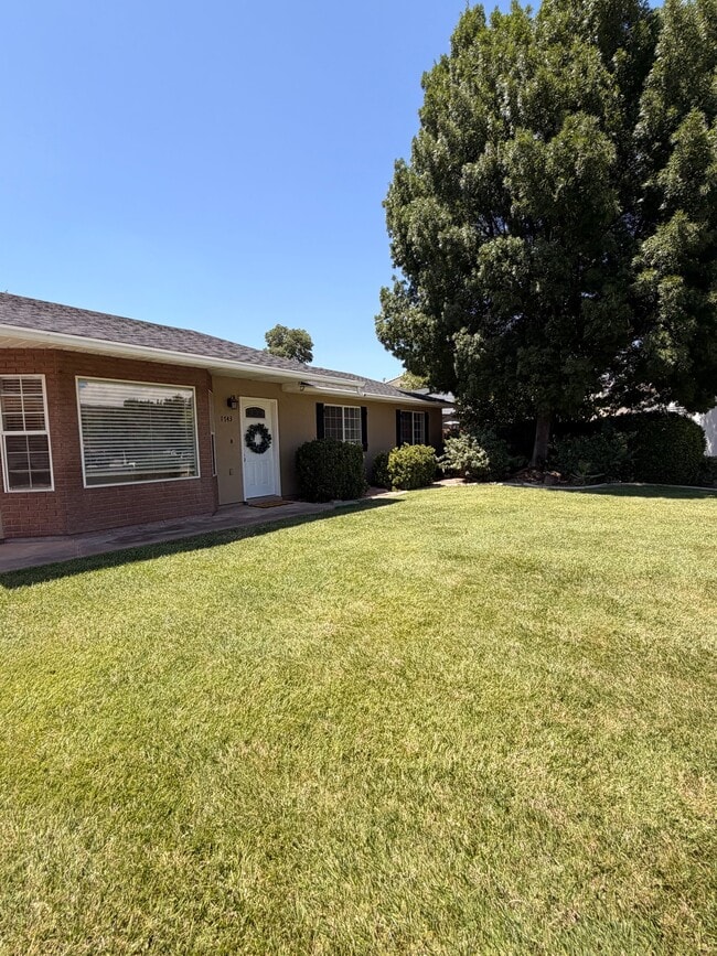 Building Photo - 1743 W Green Valley Ln