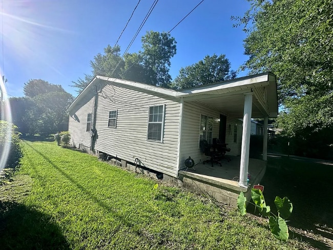 Building Photo - 1096 Fountain St