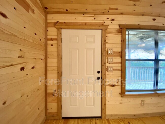 Foto del edificio - 299 Deer Creek Dr W