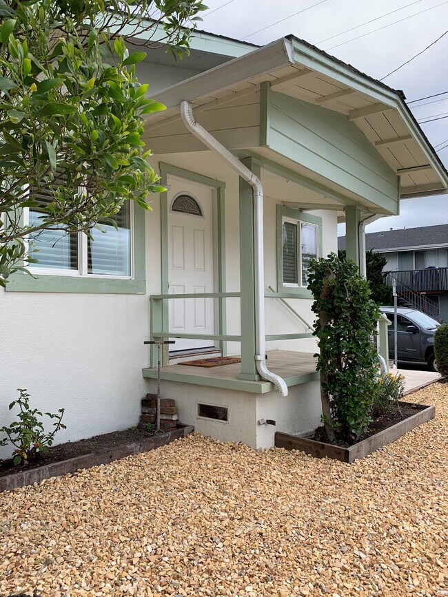 Building Photo - 301 Park Ave