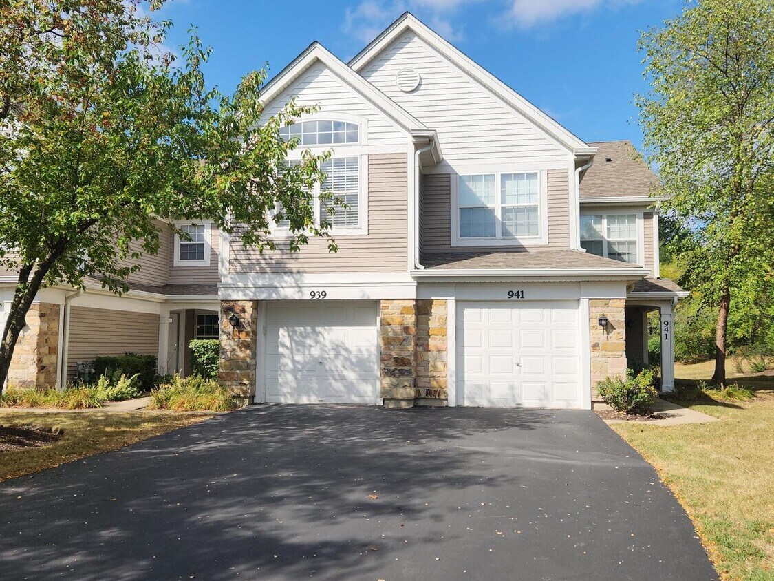 939 Concord Ct, Carol Stream, IL 60188 Townhome Rentals in Carol