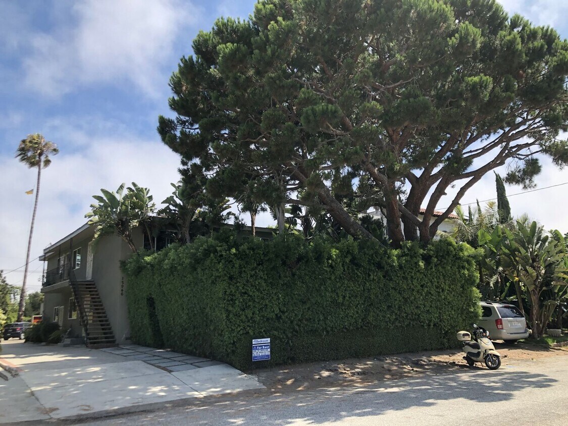 Foto principal - 12946 Walsh Ave